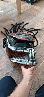 Predátor Prilba - 6