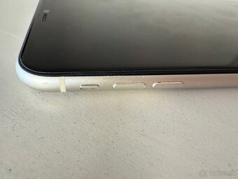 Predám IPhone 11 64GB - 6
