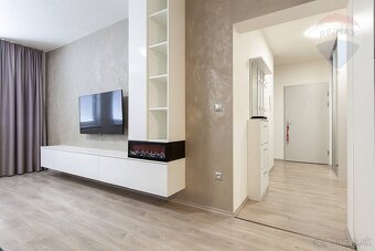 Na predaj 3-izbový byt s predzáhrodkou a dvomi parkovacím mi - 6