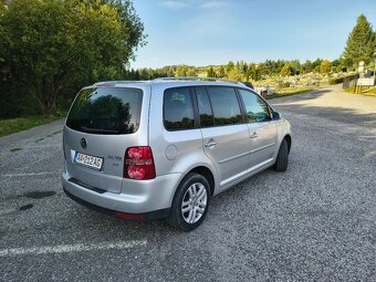 Volkswagen Touran 2.0 TDi - 6