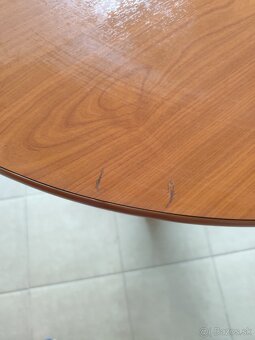 Okrúhly jedálenský stôl - 6