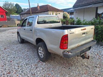 TOYOTA HILUX 2,5 DIESEL 4X4 UZÁVIERKU MA - 6