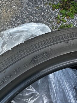 285/35R22 - 6