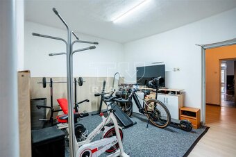 Atraktívny rodinný dom v centre Ilavy s 3 bytovými... - 6