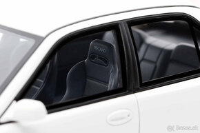 Mitsubishi Lancer EVO III 1:18 - 6