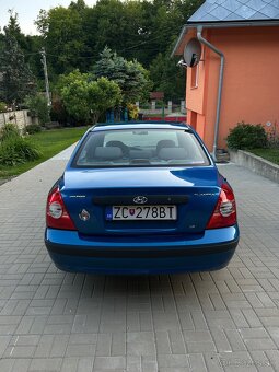 Hyundai Elantra 1.6i - 6