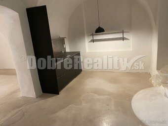 Na prenájom obchodný priestor v historickom centre mesta Ban - 6