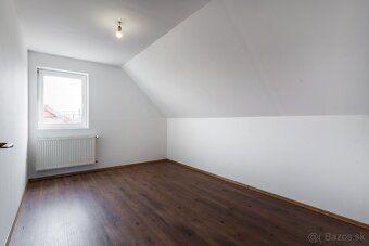 RD s garážou, gazdovský dom, pozemok 2390 m2 - MÉRA - 6