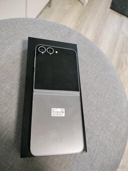 Samsung Galaxy z Flip 6 - 6