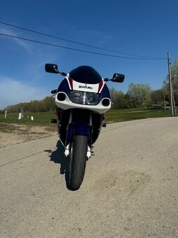 Suzuki GSXR-750 SRAD - 6