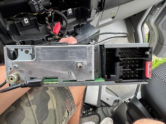 Blaupunkt Hamburg MP57 – autorádio s USB, AUX a Bluetooth - 6