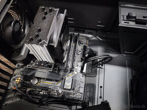 Cooler Master Silencio S600 presklená skrinka, zdroj, disk - 6
