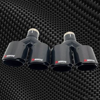 Nerezová  koncovka  výfku  carbon dizajn  s logom akrapovič - 6