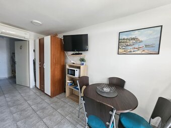 Chorvátsko 2 izbový apartmán 100 m od mora ostrov VIR - 6