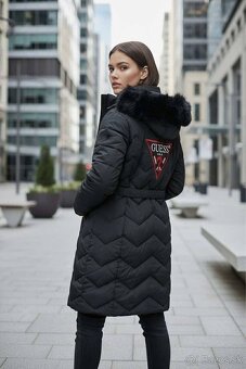 Tmavo modrá bunda Guess - 6