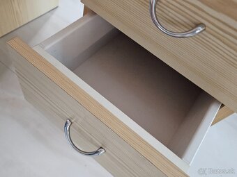 Predám detský písací stôl so sklom. Cfna 15€. BA. - 6