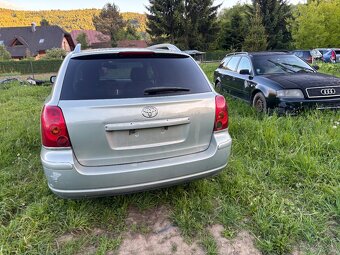 Toyota avensis 2.0 - 6
