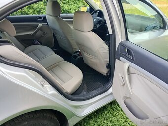 Predám škoda Octavia 2 sedan - 6