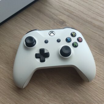 Xbox One S 1TB + Ovladač - 6