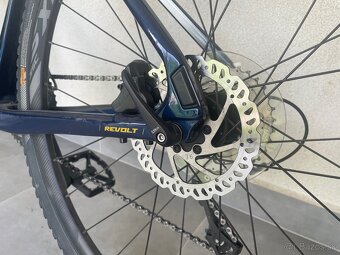Giant Revolt L3 - 6
