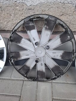 Zachovale puklice VW GROUP / Volkswagen R16. - 6