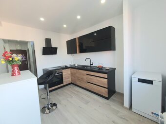 MODERNÝ BYT S PANORAMATICKÝM VÝHĽADOM NA MALÉ KARPATY - 6