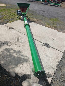 Šnekový dopravník s násypkou 4 m - 6