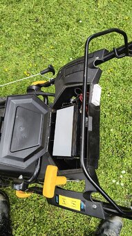 Kosačka s pojazdom a elektrickým štartérom - 6