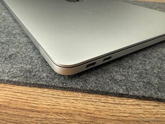 MacBook Pro 13” (2017) Silver 256 GB – Nová Batéria - 6
