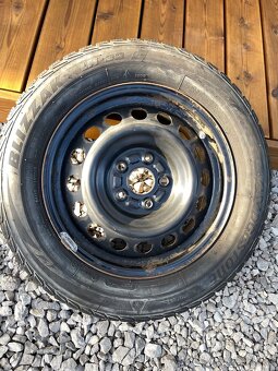 Zimné bridgestone 205/60r16 plecháče - 6