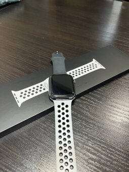  Apple Watch 7 45mm Stainless Steel - GPS + Cellular - 6