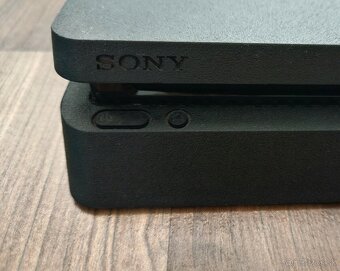 Playstation 4 - 6