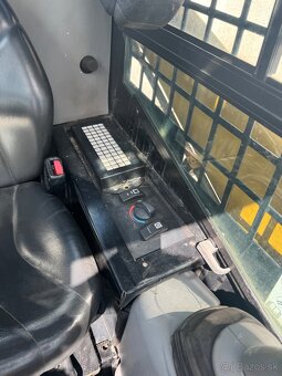 Caterpillar 226B2 so základnou lopatou.Výmením za nosič kont - 6