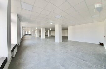 Na prenájom - komerčný priestor, predajňa Partizánske centru - 6