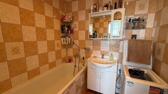 Ponúkam Vám na predaj veľkometrážny byt v centre mesta . - 6