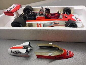 F1 MCLAREN FORD M23 1976 JAMES HUNT MINICHAMPS 1:18 - 6