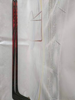 BAUER TWITCH ľavačka 50flex p28 v červenej farbe - 6