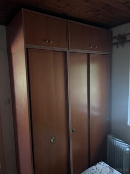 Gauč, postel a skriňa - 6