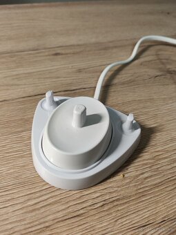 Predám sónickú kefku Oral B - 6