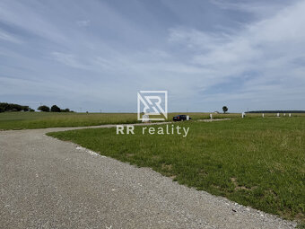 Stavebný pozemok v novej IBV, Ďurďošík – 589 m², IS, rovina - 6