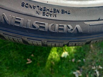235/40 r19 zimne pneumatiky - 6