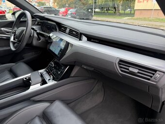 Audi e-tron 55 S-LINE 300 kW 408PS Quattro, Panoráma, Matrix - 6