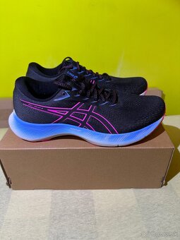 Damske bezecke tenisky Asics Gel Saiun 2 - 6