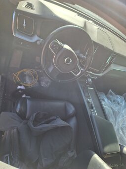 Volvo XC60 t5 rok 2019 ..2.0b 184kw - 6