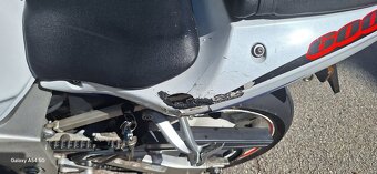 Suzuki gsxr600k2 - 6