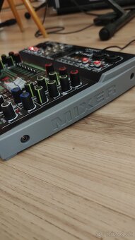 Mixpult s efektami - 6