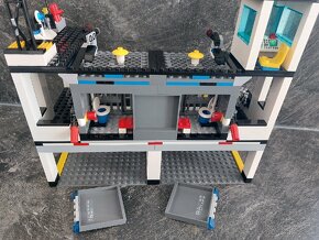 Lego 7744 Policajná stanica - 6