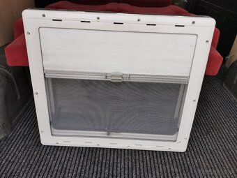 Predam na autokaravan aj obytny prives okna 3ks - 6