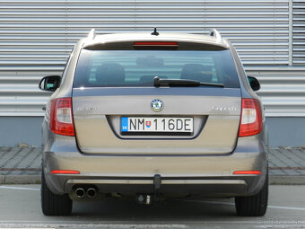 Superb Combi 2.0 TDI CR Elegance 4x4 DSG Panorama Webasto - 6