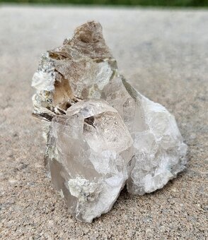 18mm čistý kryštál topazu, krištáľu a muskovitu v pegmatite - 6